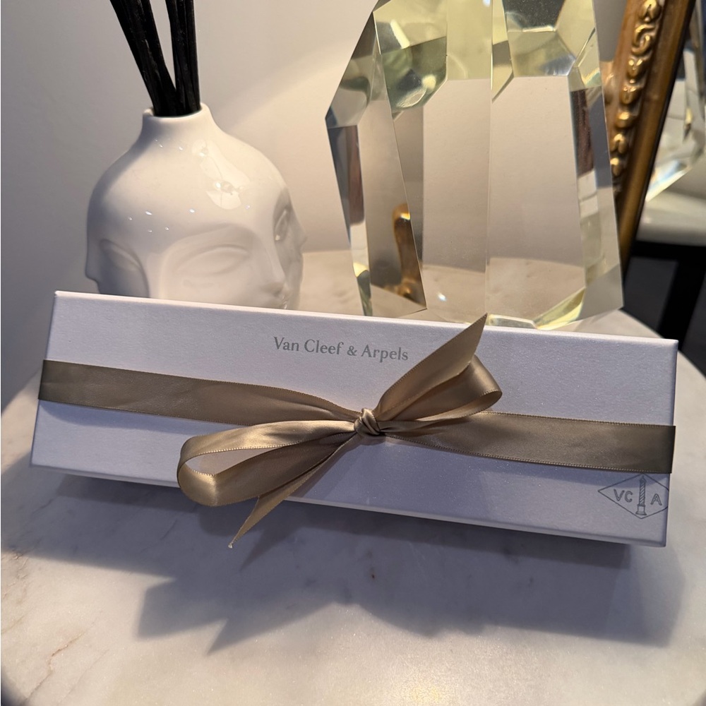 Van Cleef & Arpels Alhambra 5 motif bracelet White Box with Ribbon